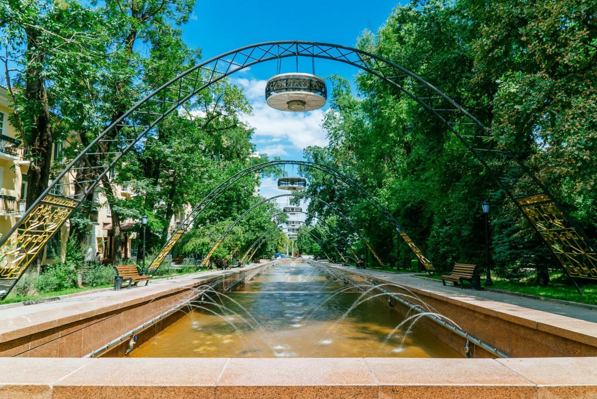 Nadezhda Apartments On Nayryzbay Batyr 63 Almaty Eksteriør billede